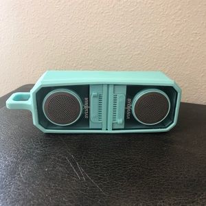 Bluetooth dual magnetic speaker with silicone case